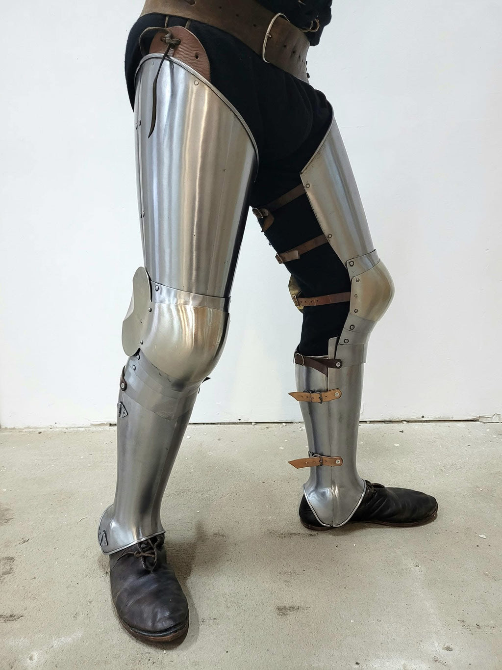 Full Leg Armor Set – Hardened Spring Steel