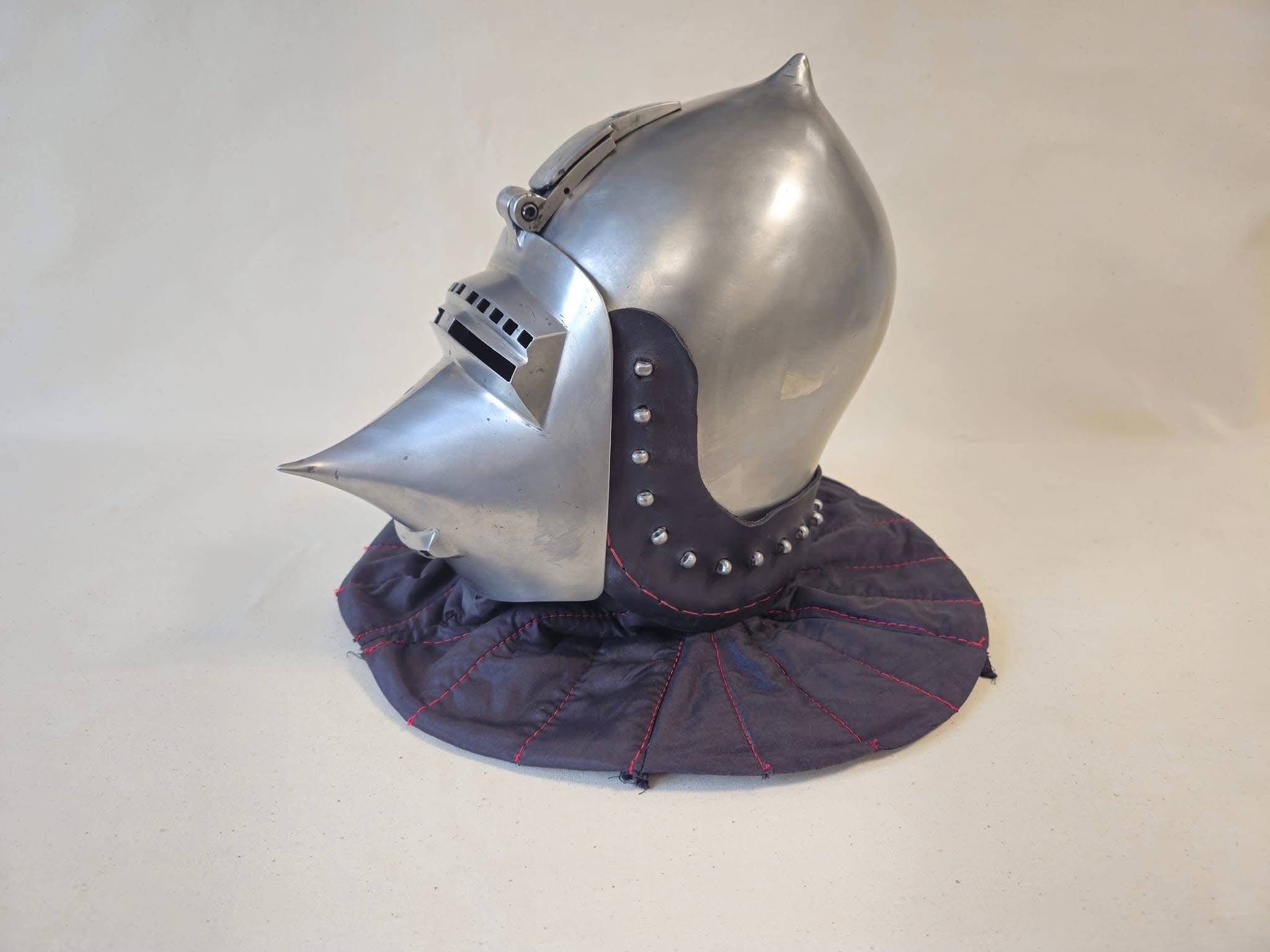 Klapvisor Bascinet – 14th Century