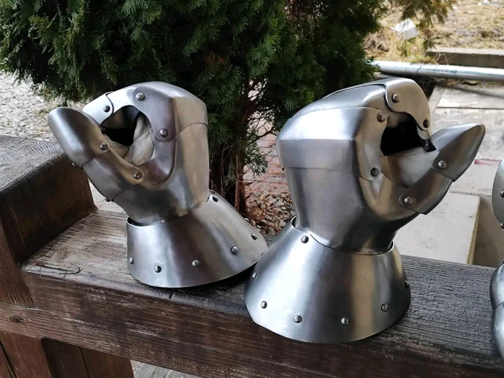 Sport Style Gauntlets – Tempered Spring Steel (1–1.2mm) with Padded Gloves