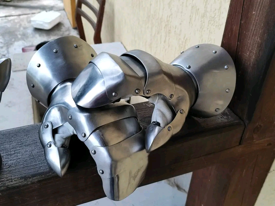 Sport Style Gauntlets – Tempered Spring Steel (1–1.2mm) with Padded Gloves